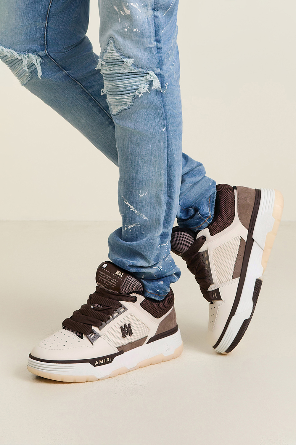 תמונת כל הלוק של סניקרס